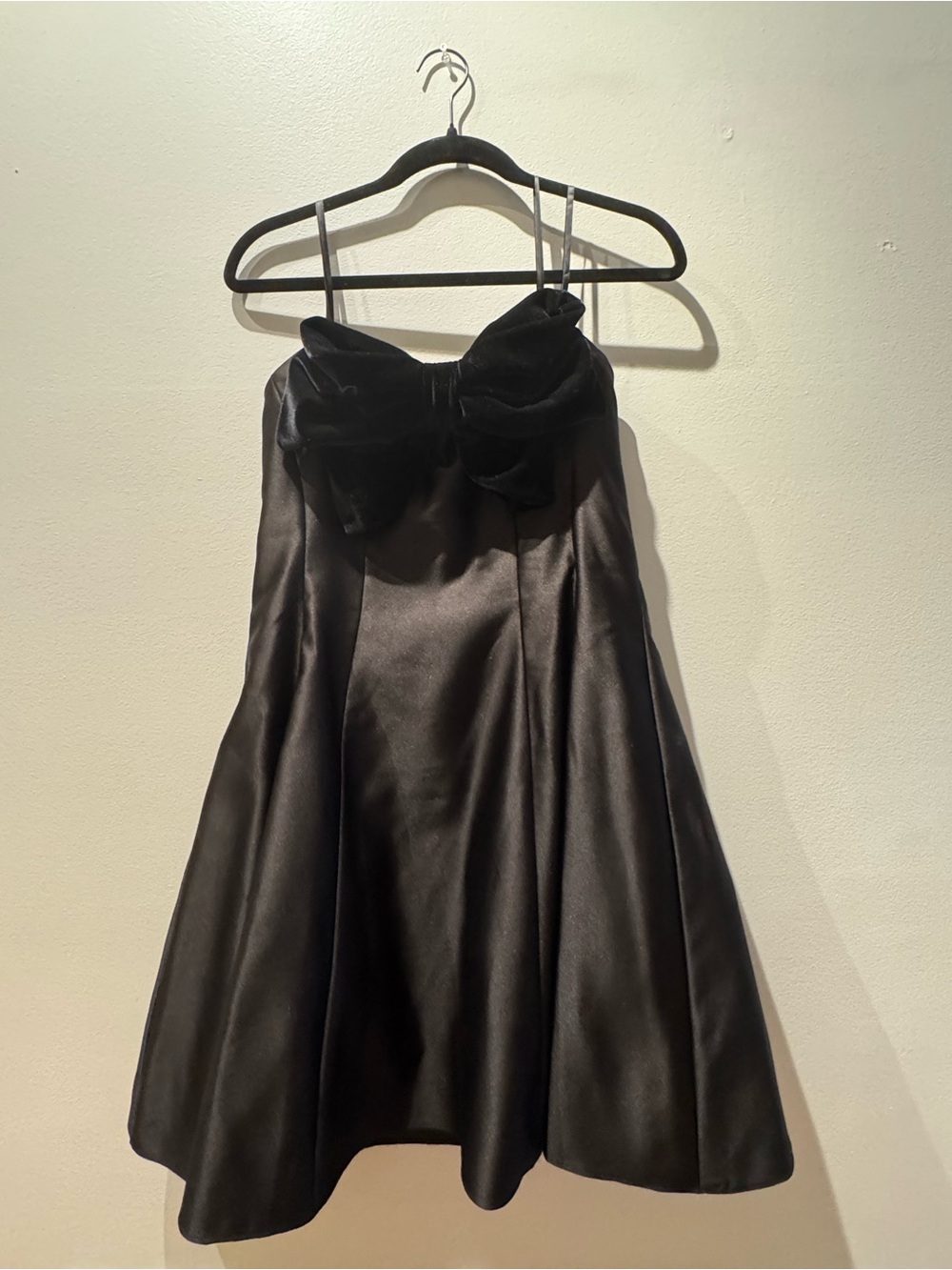 AQUA Bloomingdale’s Black Satin Velvet Bow Strapless Dress